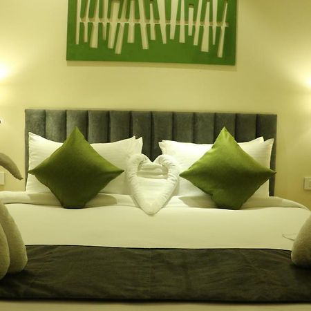 Regenta Central Harsha Vapi Pārdi Екстериор снимка