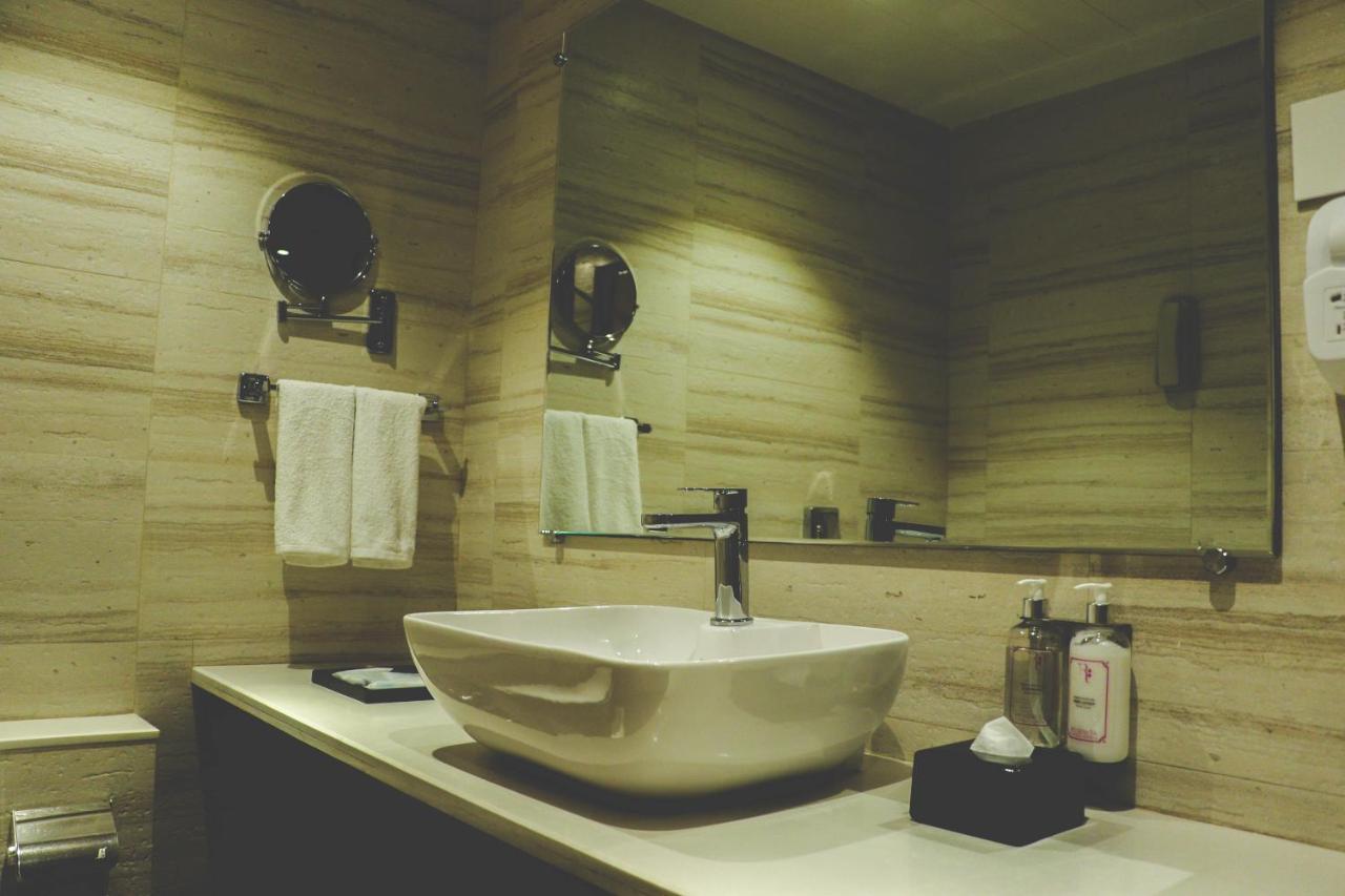 Regenta Central Harsha Vapi Pārdi Екстериор снимка
