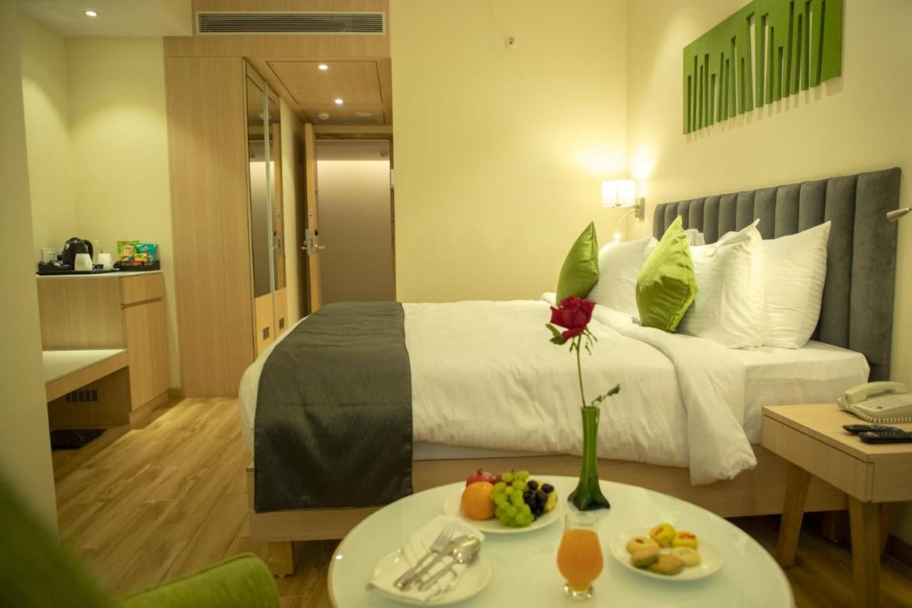 Regenta Central Harsha Vapi Pārdi Екстериор снимка