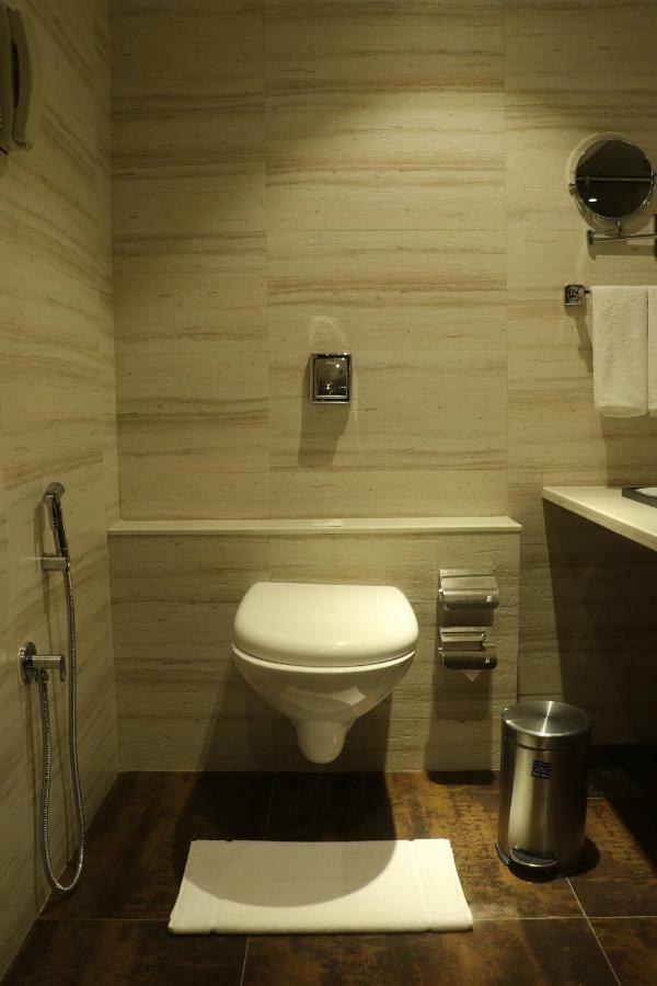 Regenta Central Harsha Vapi Pārdi Екстериор снимка