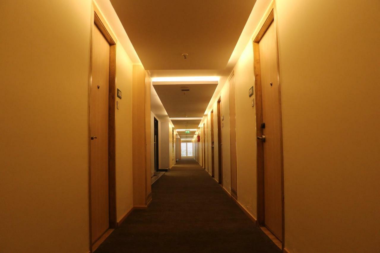 Regenta Central Harsha Vapi Pārdi Екстериор снимка