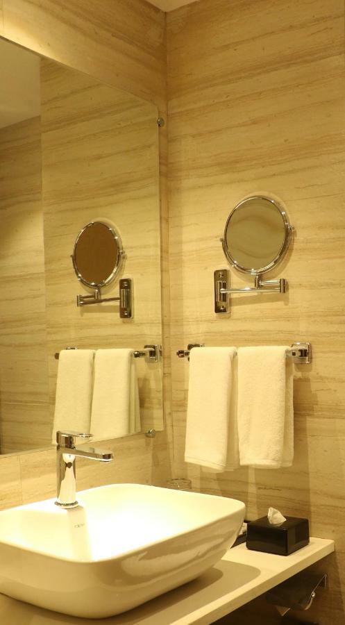 Regenta Central Harsha Vapi Pārdi Екстериор снимка
