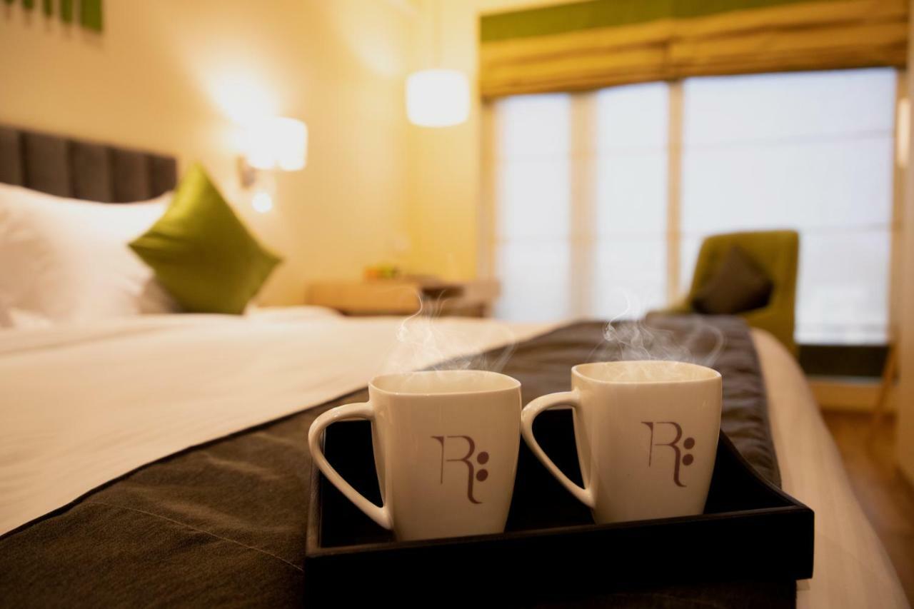Regenta Central Harsha Vapi Pārdi Екстериор снимка